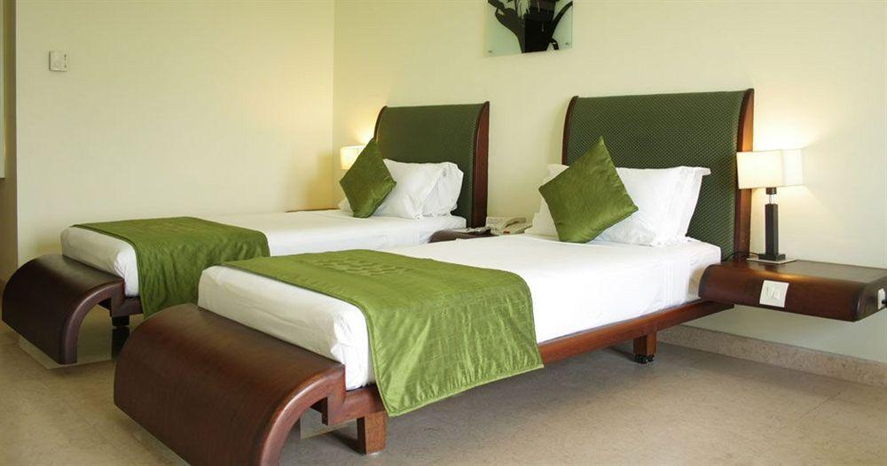 Hotel Atithi Puducherry Zewnętrze zdjęcie